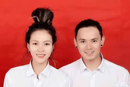 他的妻子毕夏,也是《中国好声音》第二季的学员,两人在节目中相识相恋