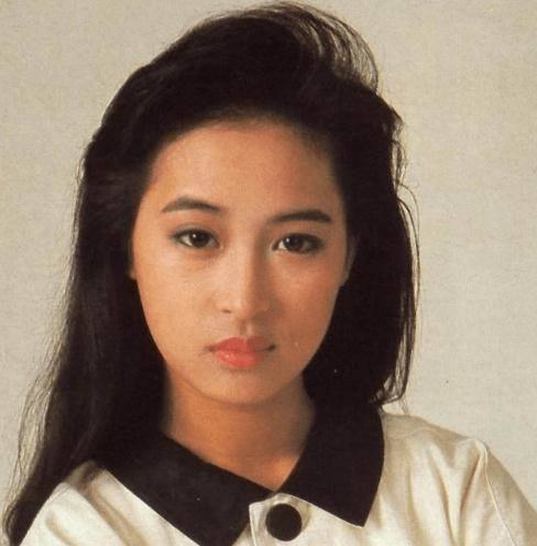 当红时为家庭隐退,今52岁被丈夫宠成公主_曾华倩_黎美娴_信息