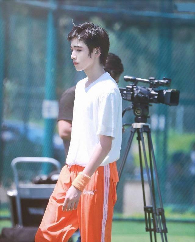 宋亚轩湿发杀,笑容治愈力满满的小甜豆!_少年_未来_时代