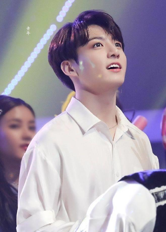 田柾国-粉身碎骨全力以赴 一身正气的童真少年 黄金忙内语录八_性格