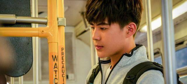 给唐嫣送水果,没想到后来被她签下,力捧成为男主_于济玮_角色_年级