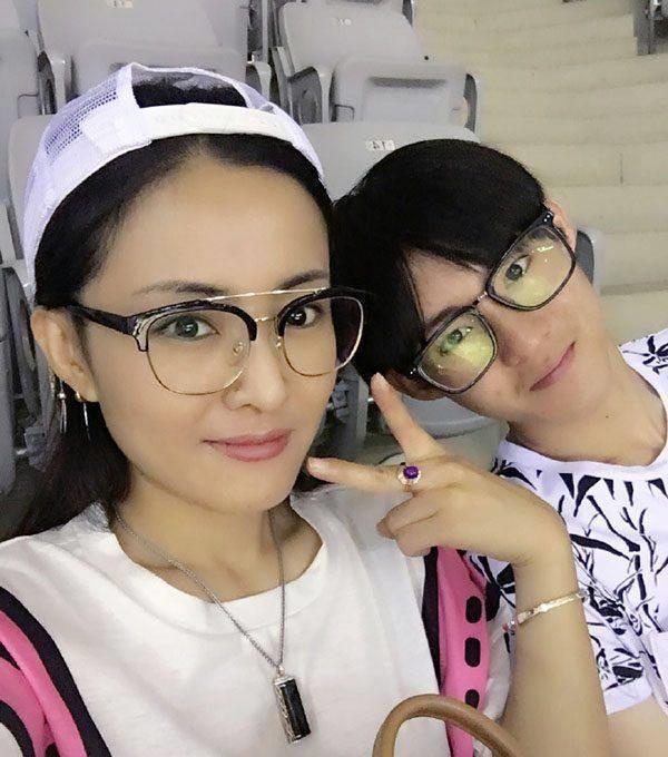 她本来妖娆美丽,却为宋小宝自毁形象,赵本山夸她演技一流_张可_二人转