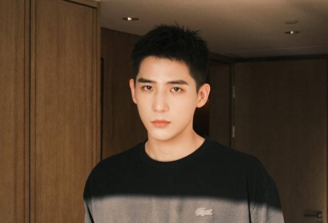 最经典的就是那句"看日出看日落",不过昊然弟弟也是一直在不断进步