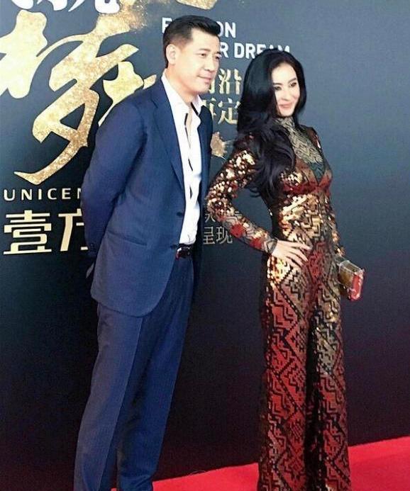 小林青霞越老越放得开,穿金属连体裤似"十八铜人",美得好高调_本人