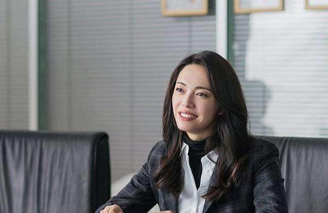 这第一件事便是苏明玉把母亲葬礼的钱都一力承当下