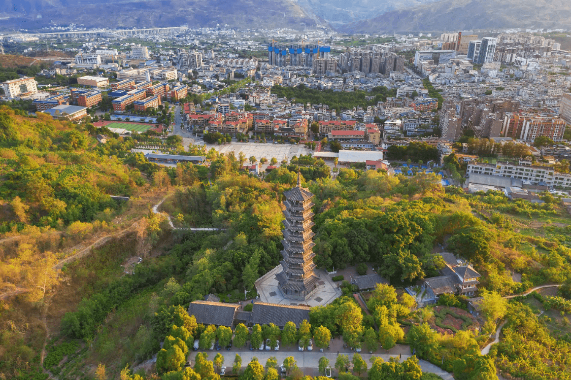 宁南县城与它的aaaa级景区——金钟山风景区一瞥.知道凤凰木吗?