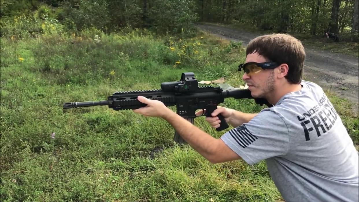 它具有出色的耐久性和可靠性 制造成本昂贵 是特种部队首选武器_突击