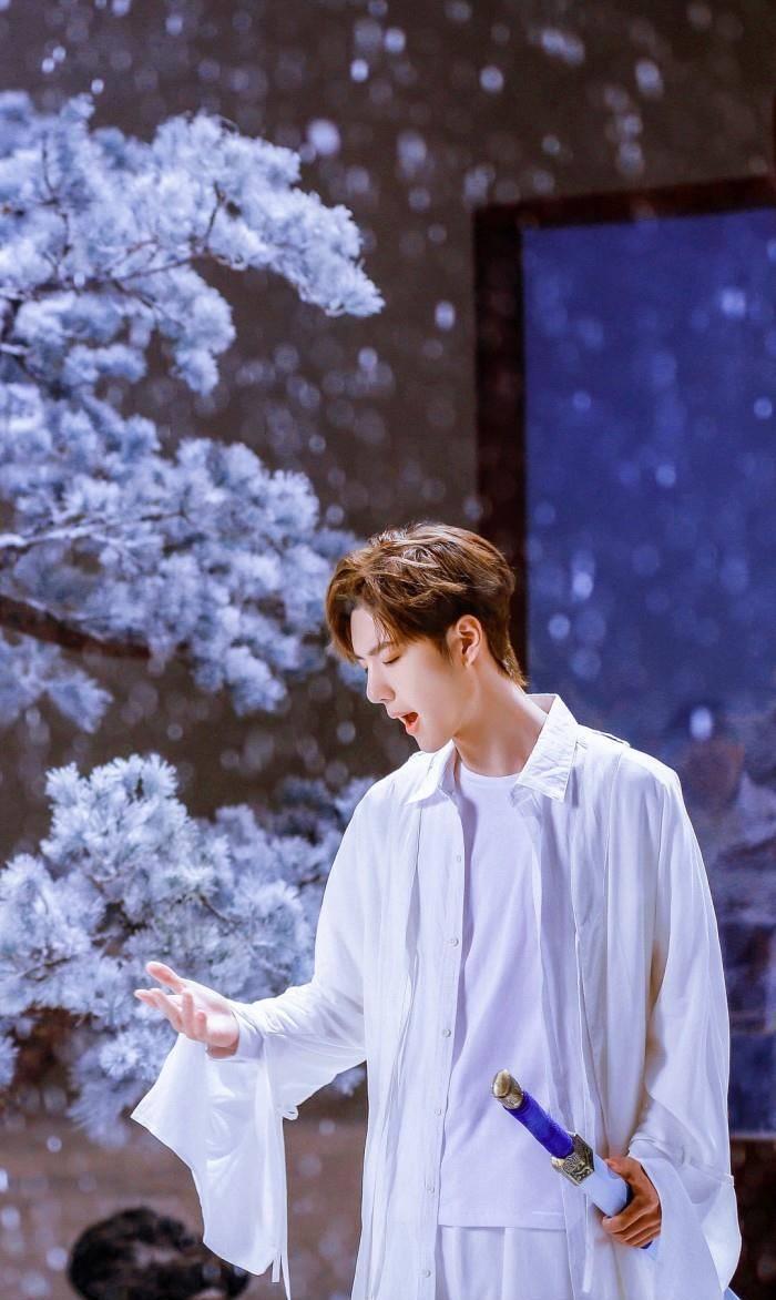 王一博喜欢咬手指,肖战喜欢嘟嘟嘴,忘羡组"小怪癖"萌到你了吗_比赛