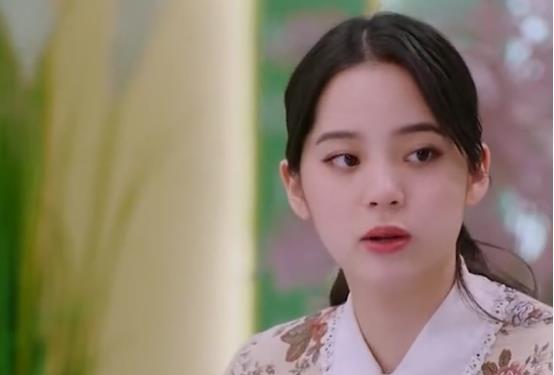 欧阳娜娜戴美瞳,秀短发,欧式妆容像个辣妹,21岁才叛逆的她太美_评论