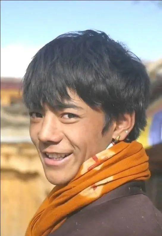 网友发起"我比丁真帅"大赛,丁真遭到恶意p图,还被