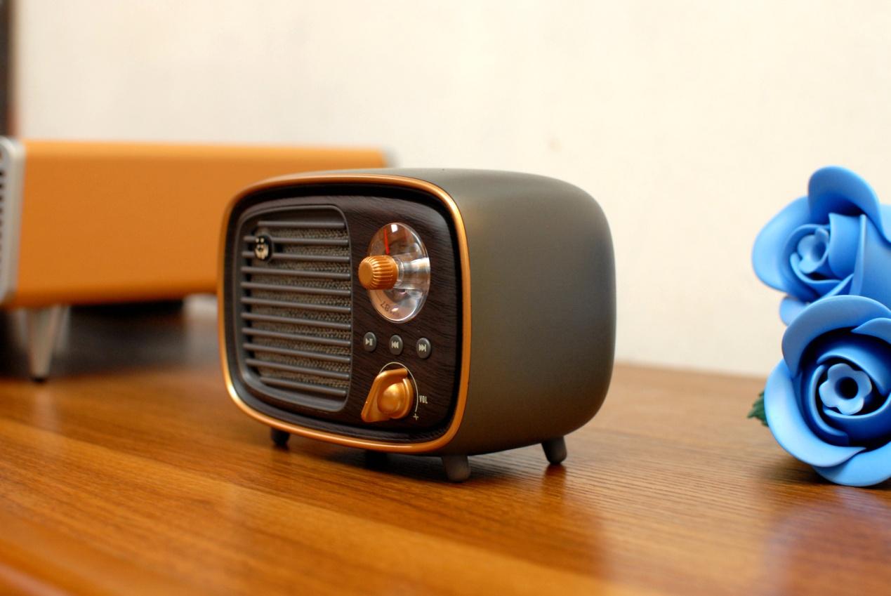 经典复刻成为潮人们的娱乐中心：熊猫1936 D36复古收音机蓝牙音箱