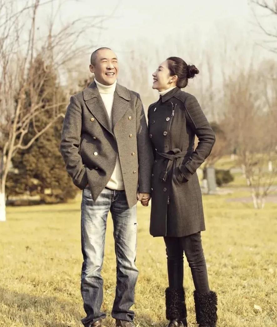 章子怡哥带嫂子出游!