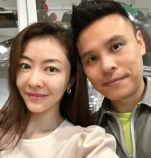 熊黛林的前男友郭富城则是香港著名歌手和演员,曾经和熊黛林谈了七年