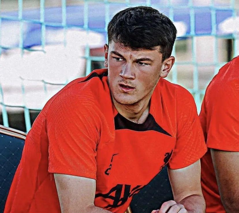 世界杯冠军后卫或加盟利物浦_帕瓦尔_中后卫_小将