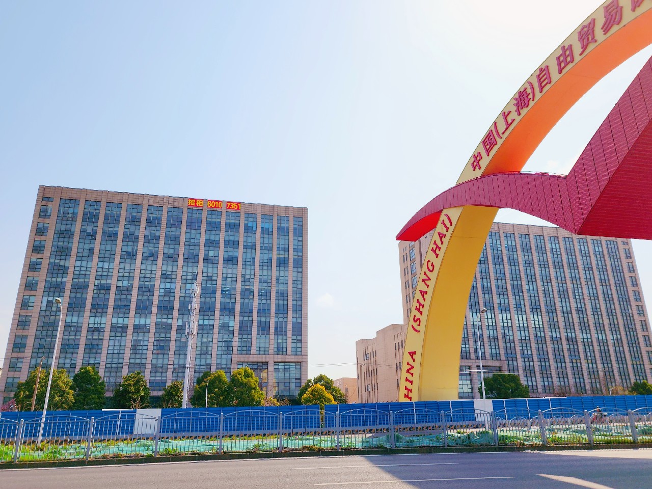 外高桥跨境电商先天优势，保周电商直播基地助力直播经济持续发展_外高桥保税区_企业_领域