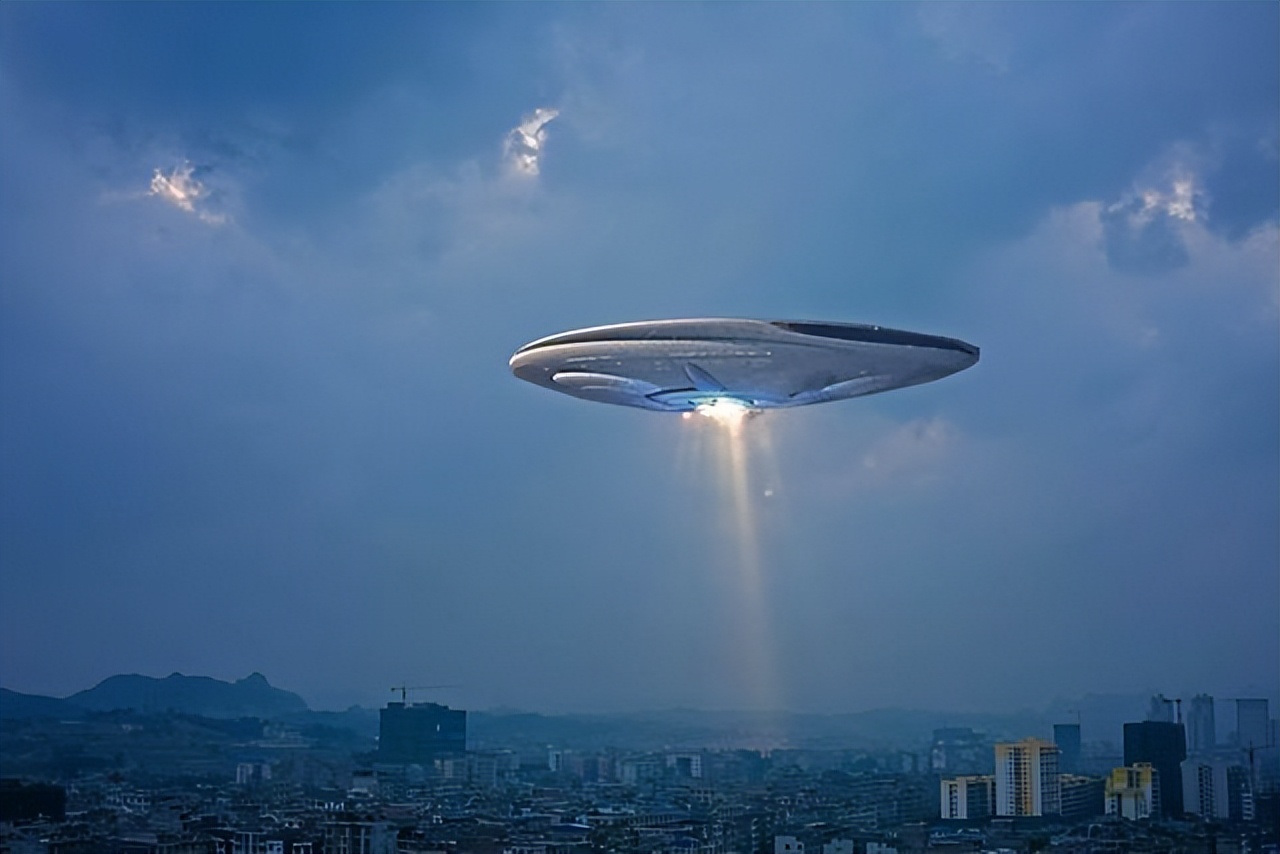美国赌城绿光闪过天降ufo和3米高绿色生物,当夜多人目击