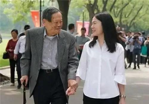 翁帆：守护杨先生安康，支持他奉献-翁帆个人资料出生日期