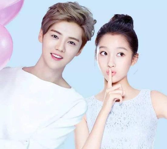 关晓彤穿婚纱高定,与鹿晗恋爱长跑七年,小腹微凸疑怀孕!