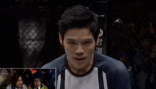 向佐无视拳赛规则,猛击药水哥后脑,裁判拉不住,教练大喊冷静_比赛