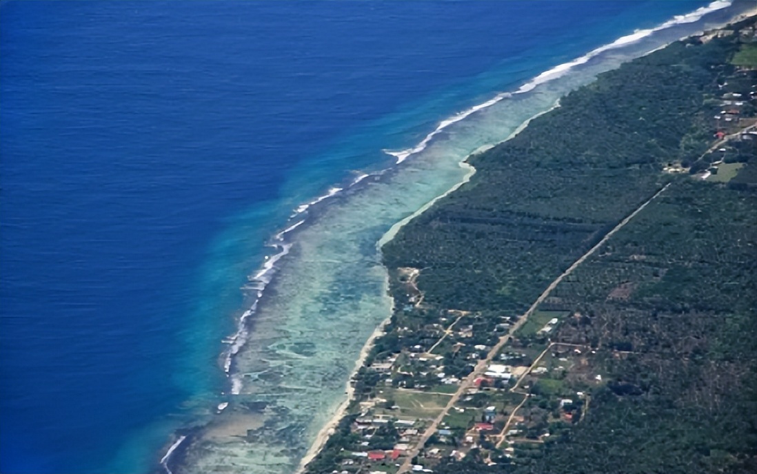 67南太平洋上的汤加塔布岛沿海,为什么会形成"喷潮洞"?