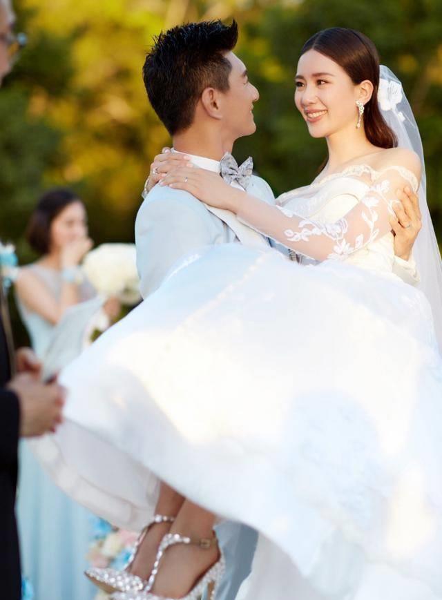 吴奇隆小十七岁的温柔气质派女神,刘诗诗_马雅舒_活动_蓝色