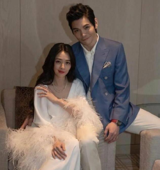 向华强为孙女举办豪华百日宴,郭碧婷身穿20万定制礼服,满脸憔悴_向佐