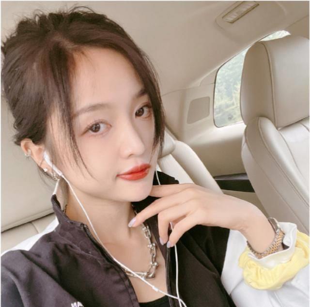 吴宣仪好无奈,上节目素颜出镜,遭网友吐槽妆前妆后反差大_化妆_回应