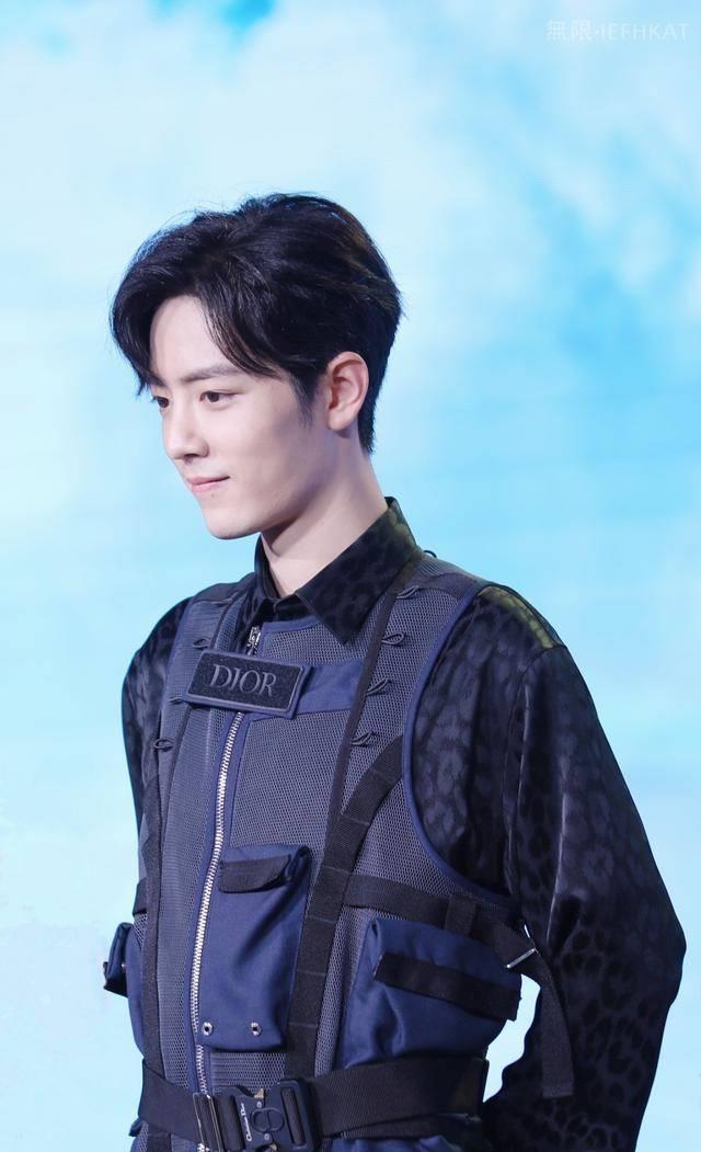 肖战又现招牌动作,曾为张艺兴助力,也曾为蔡丁打call_相关_角色_时候