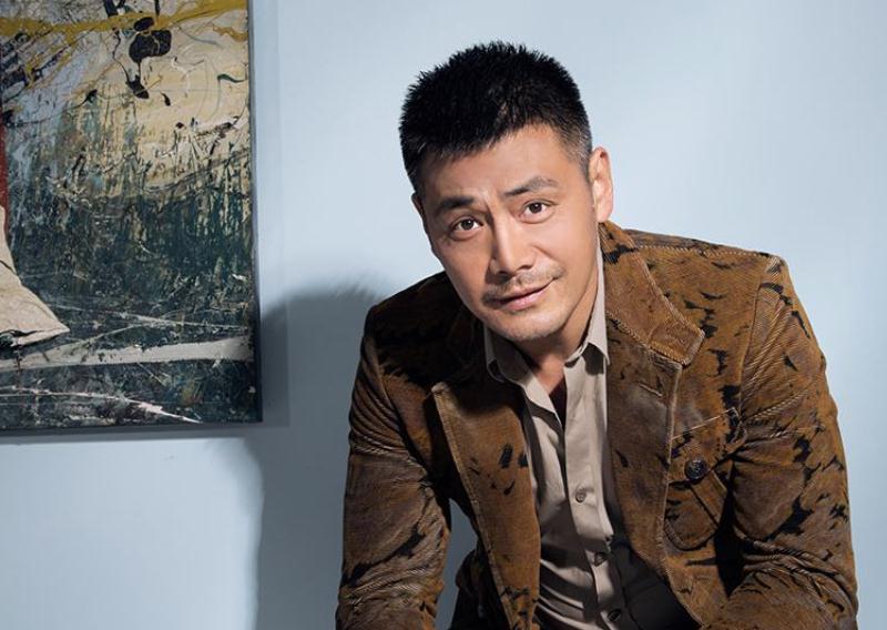 因高颜值被破格录取,凭红河谷红遍全国,51岁儿女双全令人羡慕_邵兵