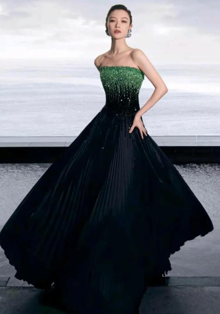 倪妮的衣品竟这么好,金鸡电影节上的她美成黑天鹅,看的移不开眼_裙子