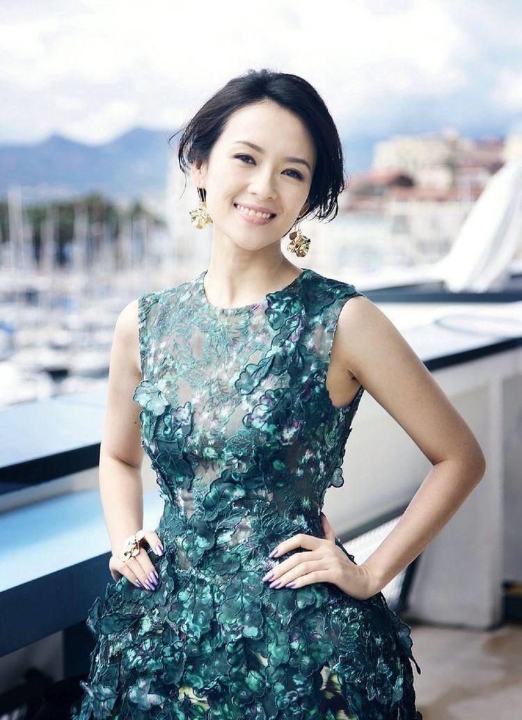 吴宣仪和杨幂撞衫,孟美岐晒与章子怡合照,流量与实力越来越融合_易烊