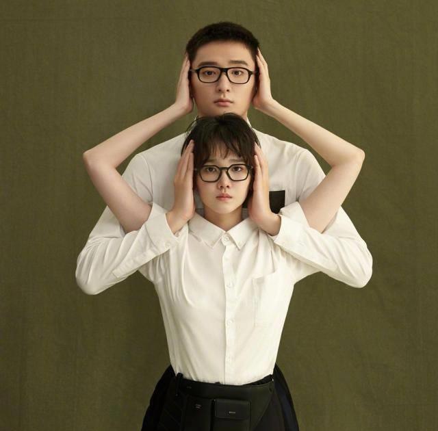 演员与偶像的差别:于小彤正大光明拍女朋友,周震南却一脸担心_比赛