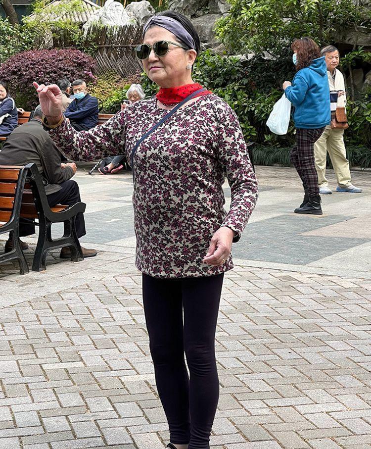 大妈们经常看到的6种"油腻穿搭",老气又鸡肋,那是你吗?
