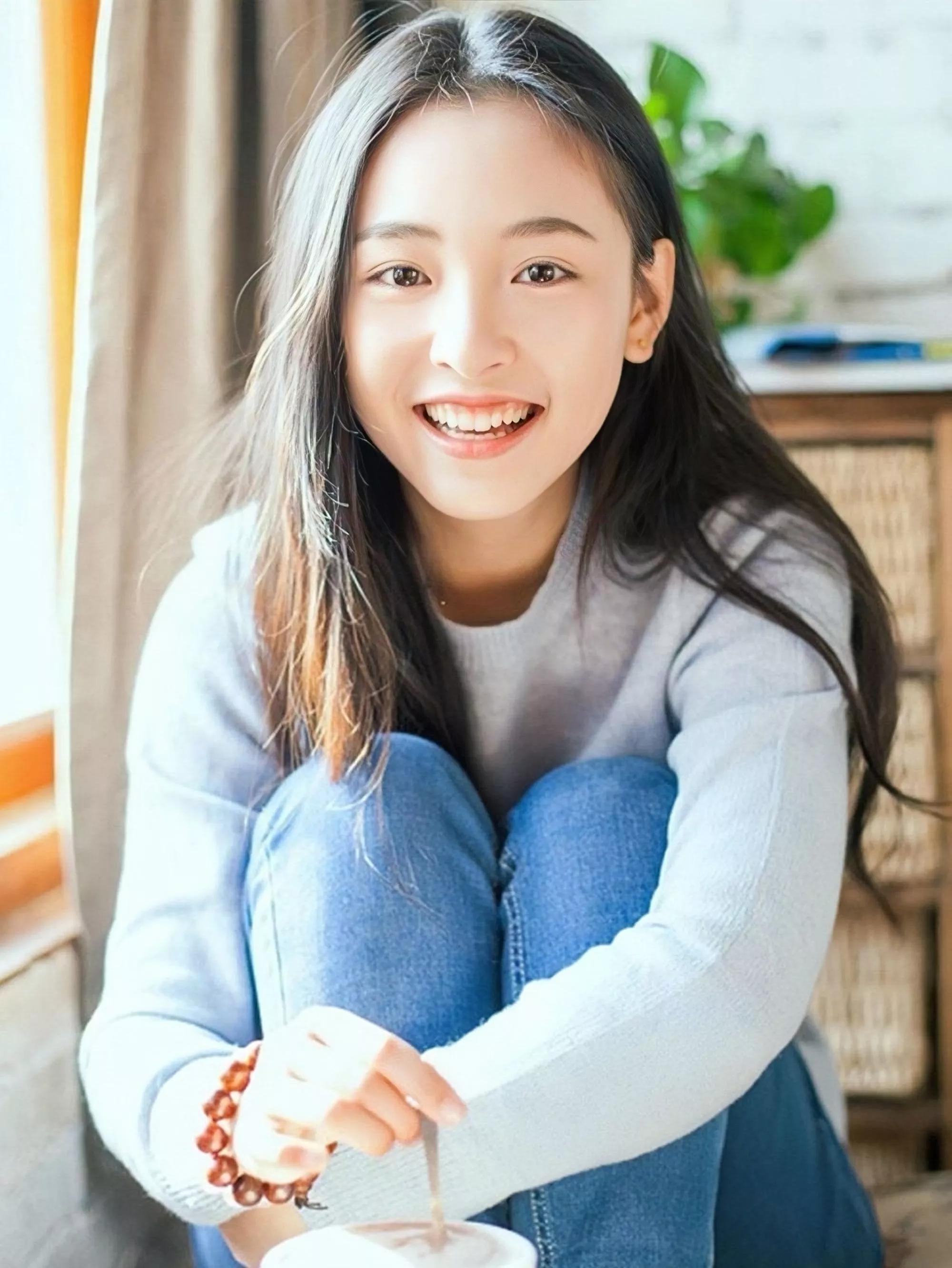 女明星吴倩因为眼睛的健康问题退出了热门综艺节目《浪姐4》_网友