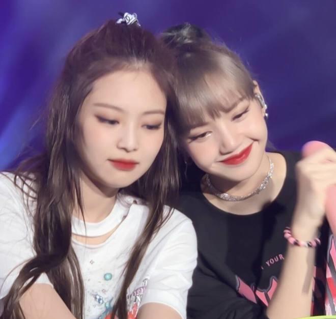 lisa队友jennie多次划水,网友:太任性了_演出_身体_观众