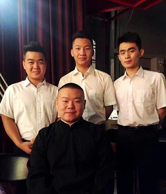 莜亭的舅舅是郭德纲的保镖,有了这层关系,刘莜亭很小就进了德云社的门