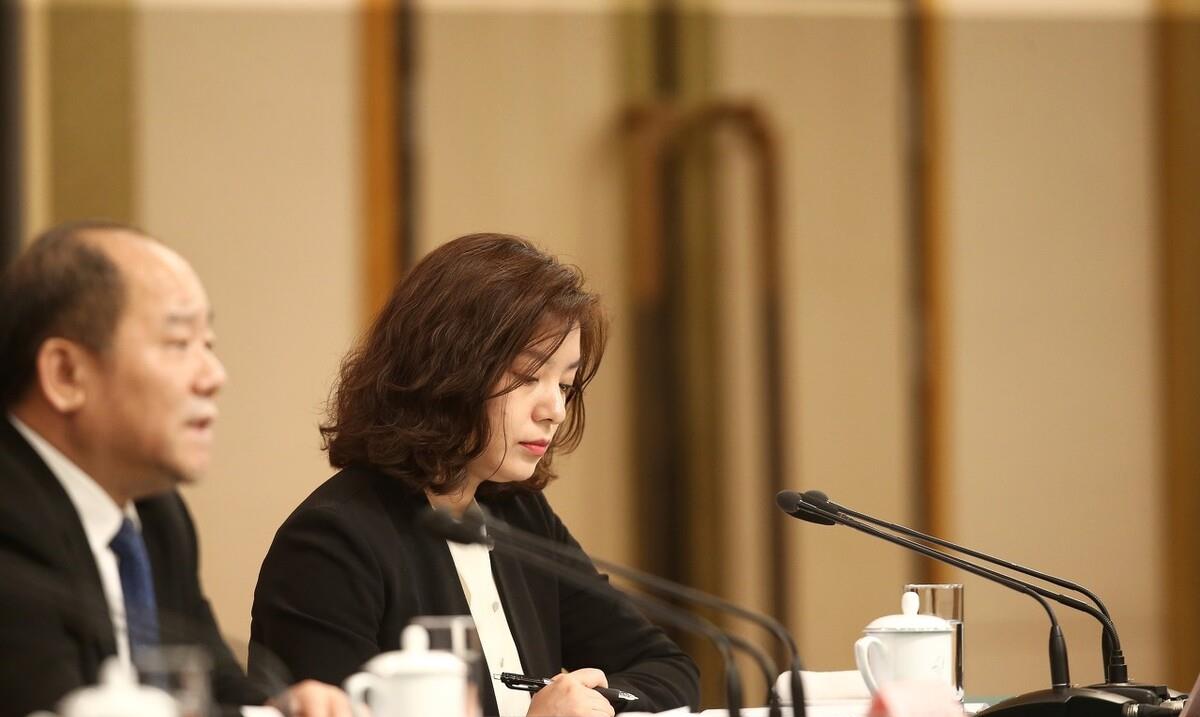 冷艳翻译:张京,在外交场上始终立于不败之地,中式口音又何妨_美方