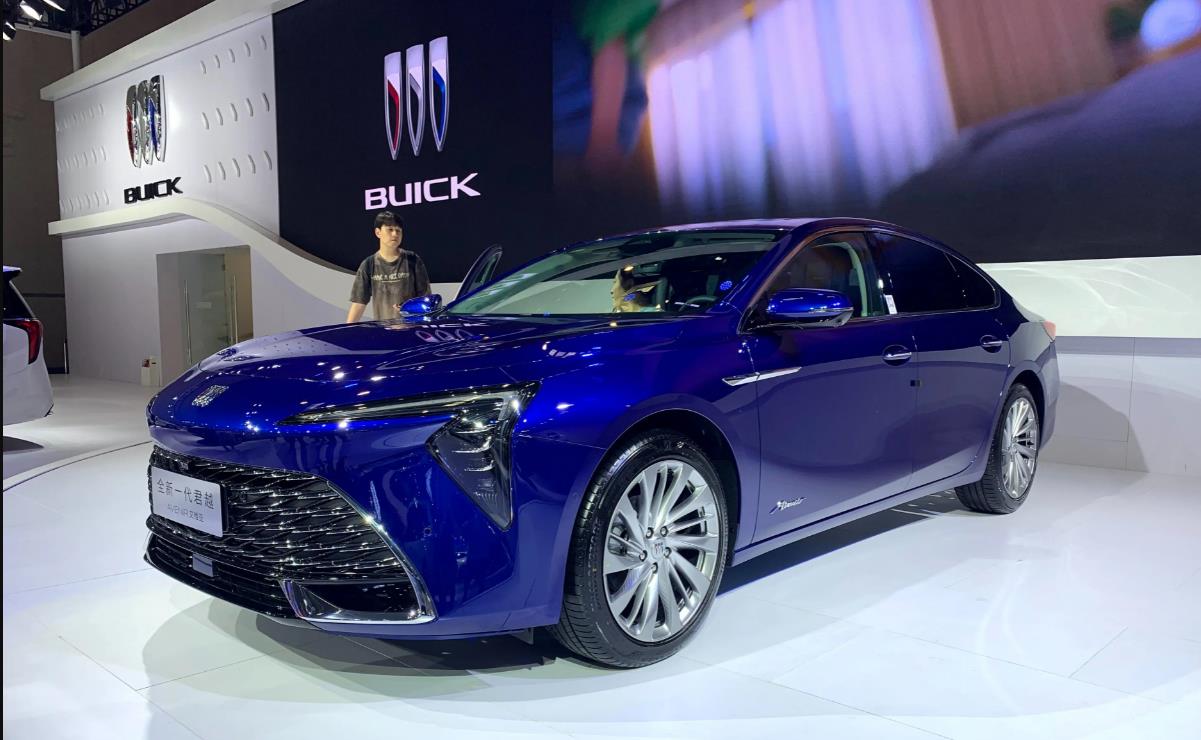 99万元,2023款别克君越艾维亚亮相重庆车展,竞争迈腾3