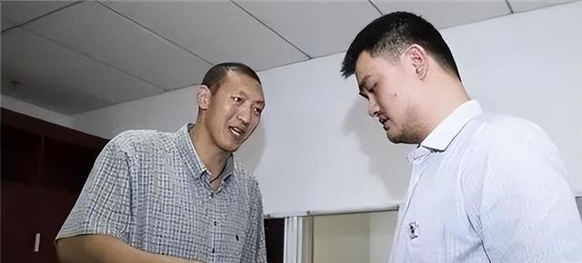 孙明明:cba第一身高却没有成就,退役后娶1米87妻子,现状如何?