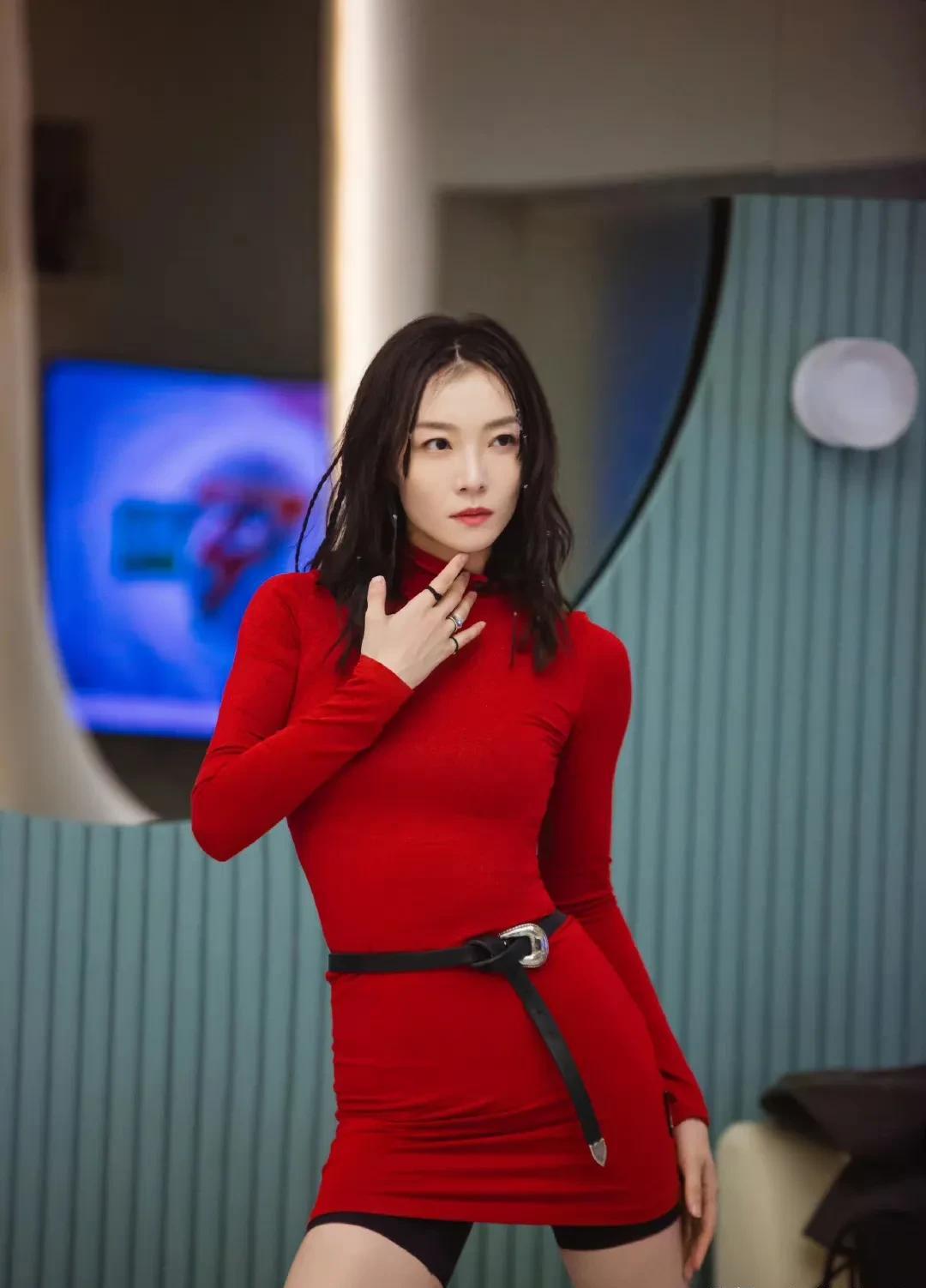 《乘风破浪》25位姐姐最新幕后美照,个个绰约多姿,赶紧收藏了_身材