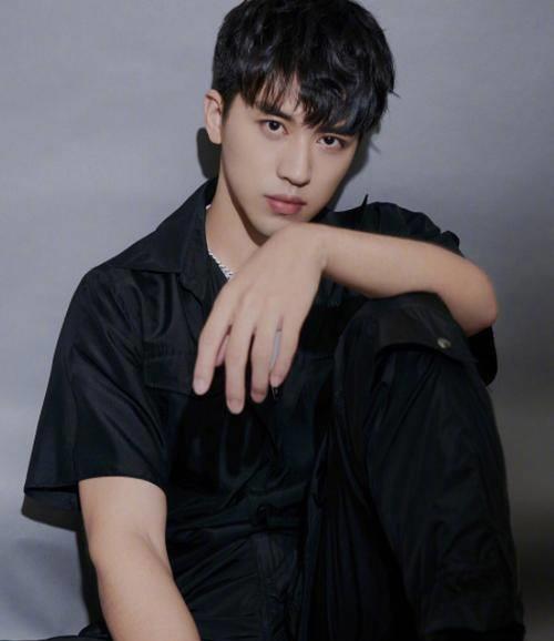 许魏洲官宣结婚了,卡点3月10日13点14分,浪漫至死