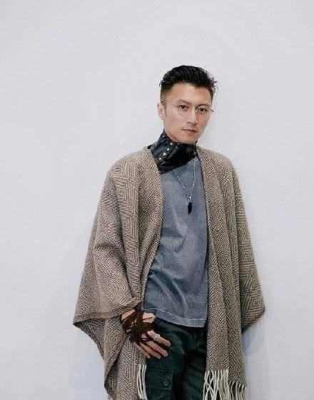 谢霆锋41岁生日,18岁年轻旧照公开,帅气之中带着一些青涩_祝福_霍汶希