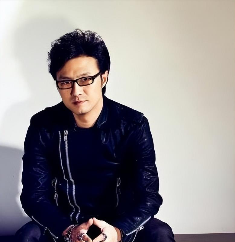 "摇滚叛徒"汪峰:与章子怡组成美满家庭,靠着带瓜体质走向国际_事情