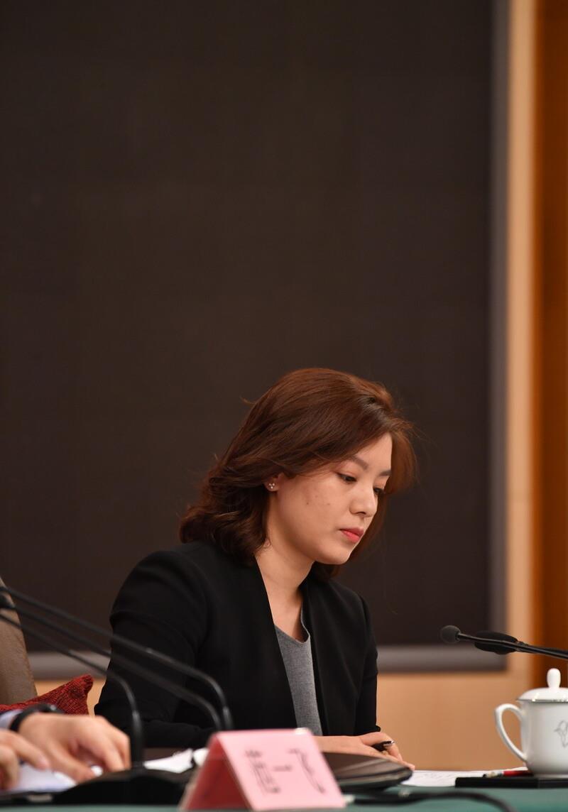 冷艳翻译:张京,在外交场上始终立于不败之地,中式口音又何妨_美方