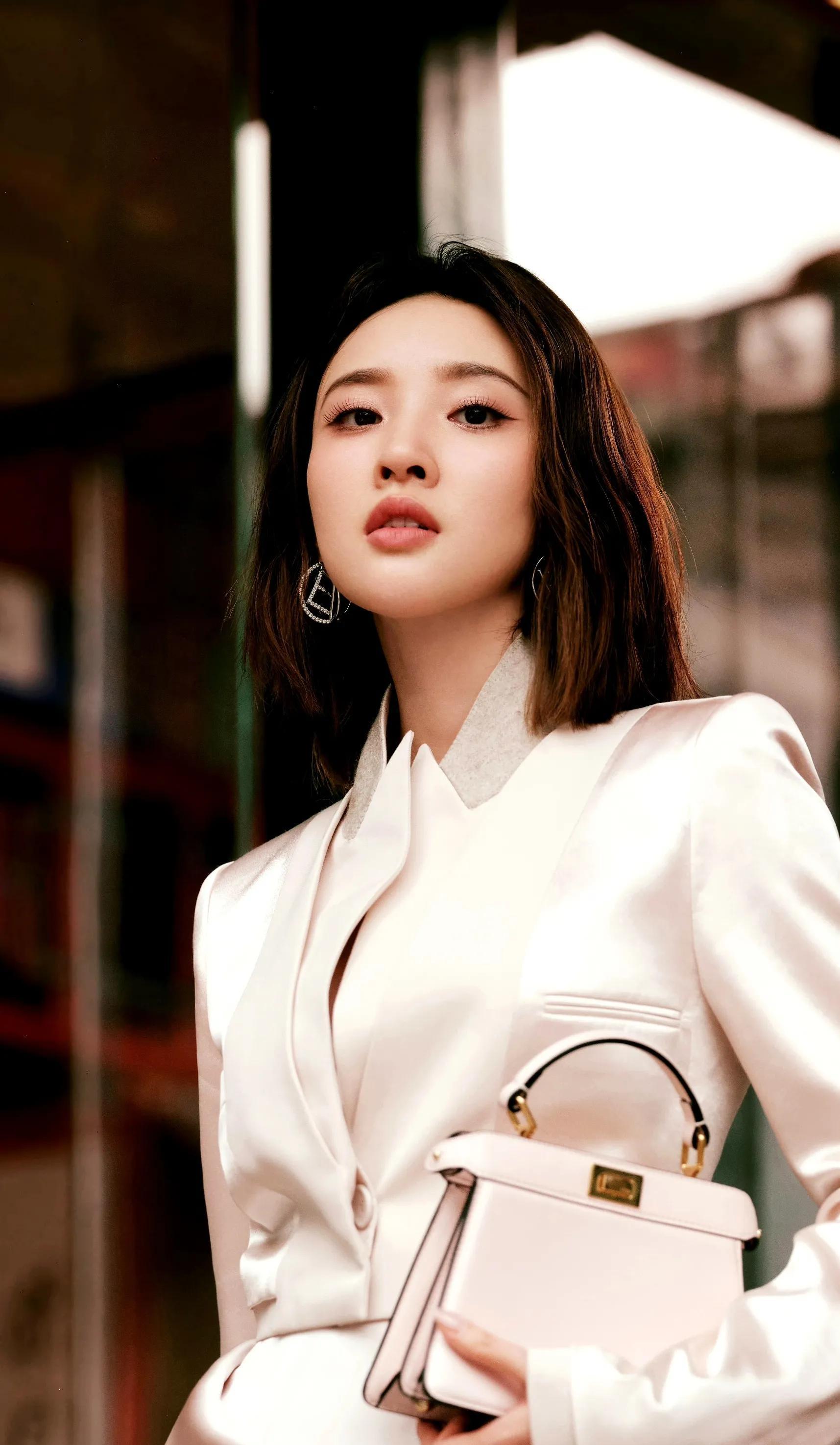 唐艺昕精美图集自信端庄_从容_时尚_印象
