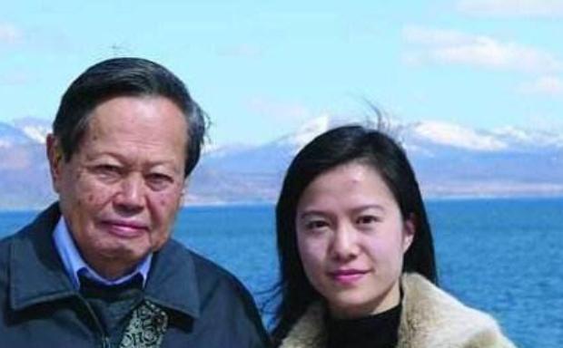 杨振宁对翁帆说：我去世后，鼓励你再婚，翁帆十三字回复让人动容-杨振宁和翁帆离婚