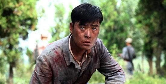 因拍戏被炸双目失明,患抑郁症欲从5楼跳下,今成国内首位80后影帝_张桐