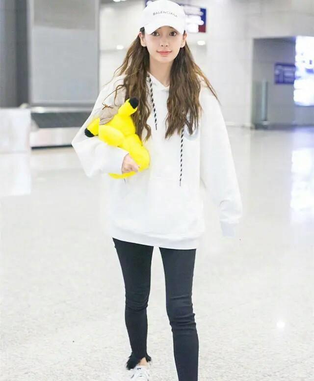 已经进入秋天了,跟着angelababy选卫衣,每件穿搭出来都时尚显瘦_显得