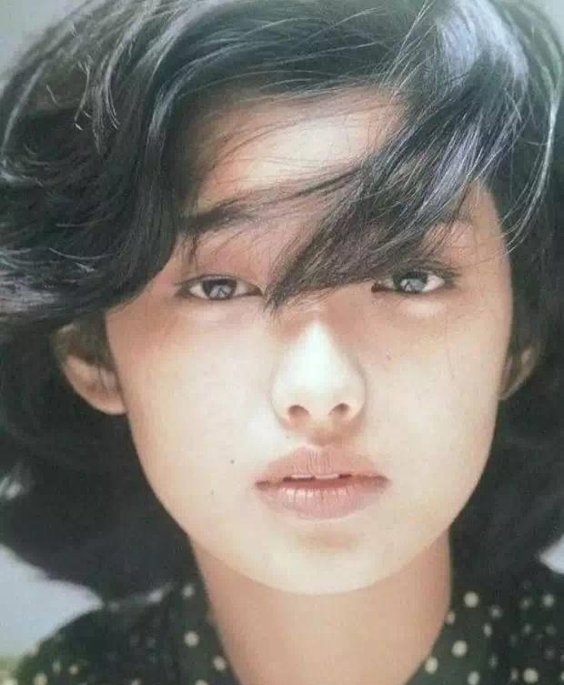 影响爸妈一代人的山口百惠,退圈多年仍是张国荣等人心中的白月光_黄磊