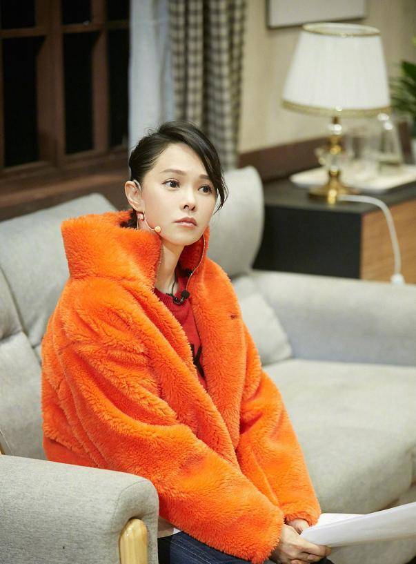 伊能静不服老,大妈年纪还学年轻人扮"潮",谁能猜出她50岁了_造型_青春